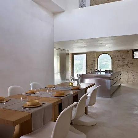 Sleeps 11 Pool Air Con