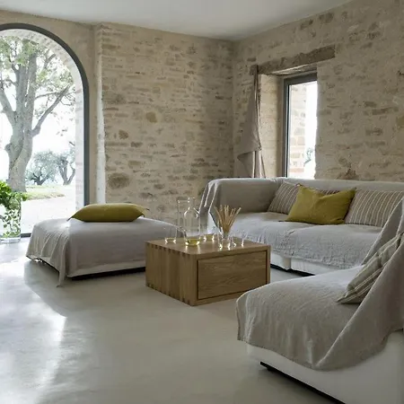 Sleeps 11 Pool Air Con